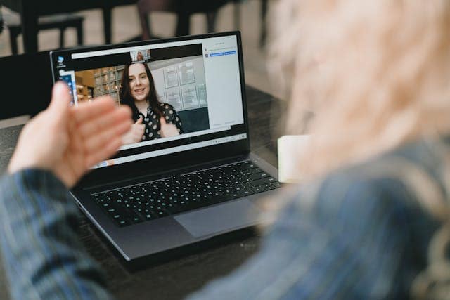 Online Sprachkurs für berufstätige Mitarbeiter Video-Call